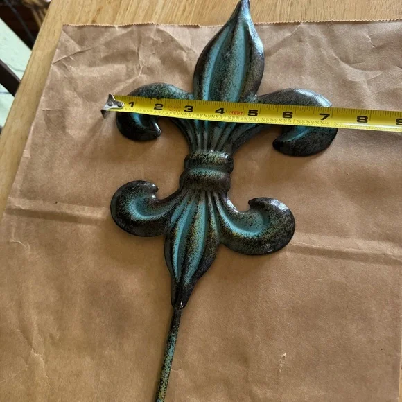 Vintage-Inspired Fleur-de-Lis Wall Hook - Black and Green - Picture 4 of 4